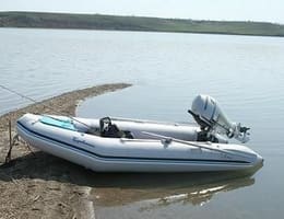 Barca pneumatica si motor