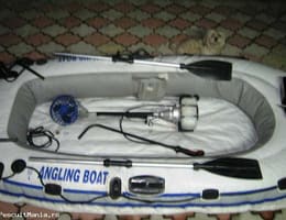 barca  gonflabila cu motor