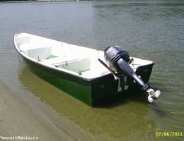 Vand barca cu motor