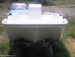 vand barca trimaran(3 chile,la comanda)