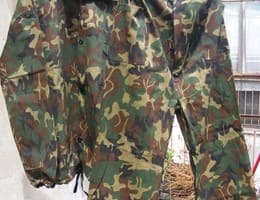 Combinezon/costum camuflaj de padure util pt pescuit, vanatoare, airsoft din material DOC (bumbac 100% extrem de rezistent si aerisit)