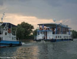 de vanzare 2 hoteluri plutitoare 4** + 2 remorchere(bm-uri +2 gabare 100to + 1500mp in Mila 23 deschidere la dunare 50mml