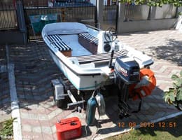 Vand barca cu motor si peridoc