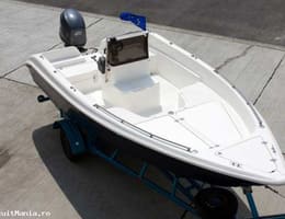 V&acirc;nd ambarcaţiune de viteză model Delphin 5.5