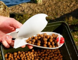 Echipamente pentru nădire in pescuitul la crap