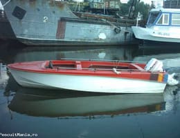 Vand barca cu motor