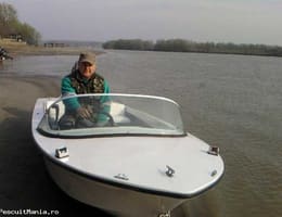 Vand barca cu motor