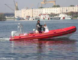 Reparatii barci fibra