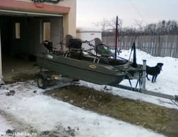 Vand barca tip ponton cu motor si peridoc