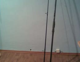 Vand 2 bete de crap si 2 mulinete MITCHELL