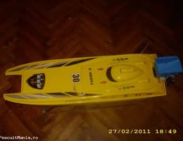 vand navomodel cu o cuva