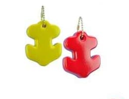 Breloc pultitor in forma de ancora