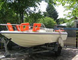 Vand barca cu motor si peridoc