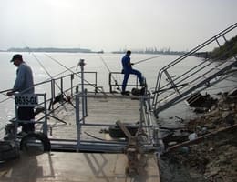 vand ponton acostare ambarcatiuni