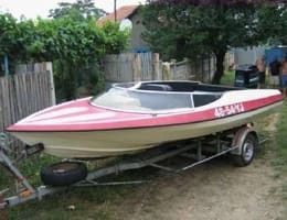 vind barca cu motor si peridoc