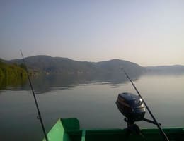 Inchiriez casa in zona Cazanele Dunarii, Golful Mraconia, jud.Mh