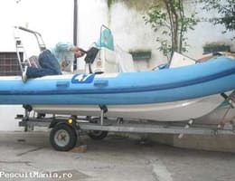 Barca cu motor + remorca